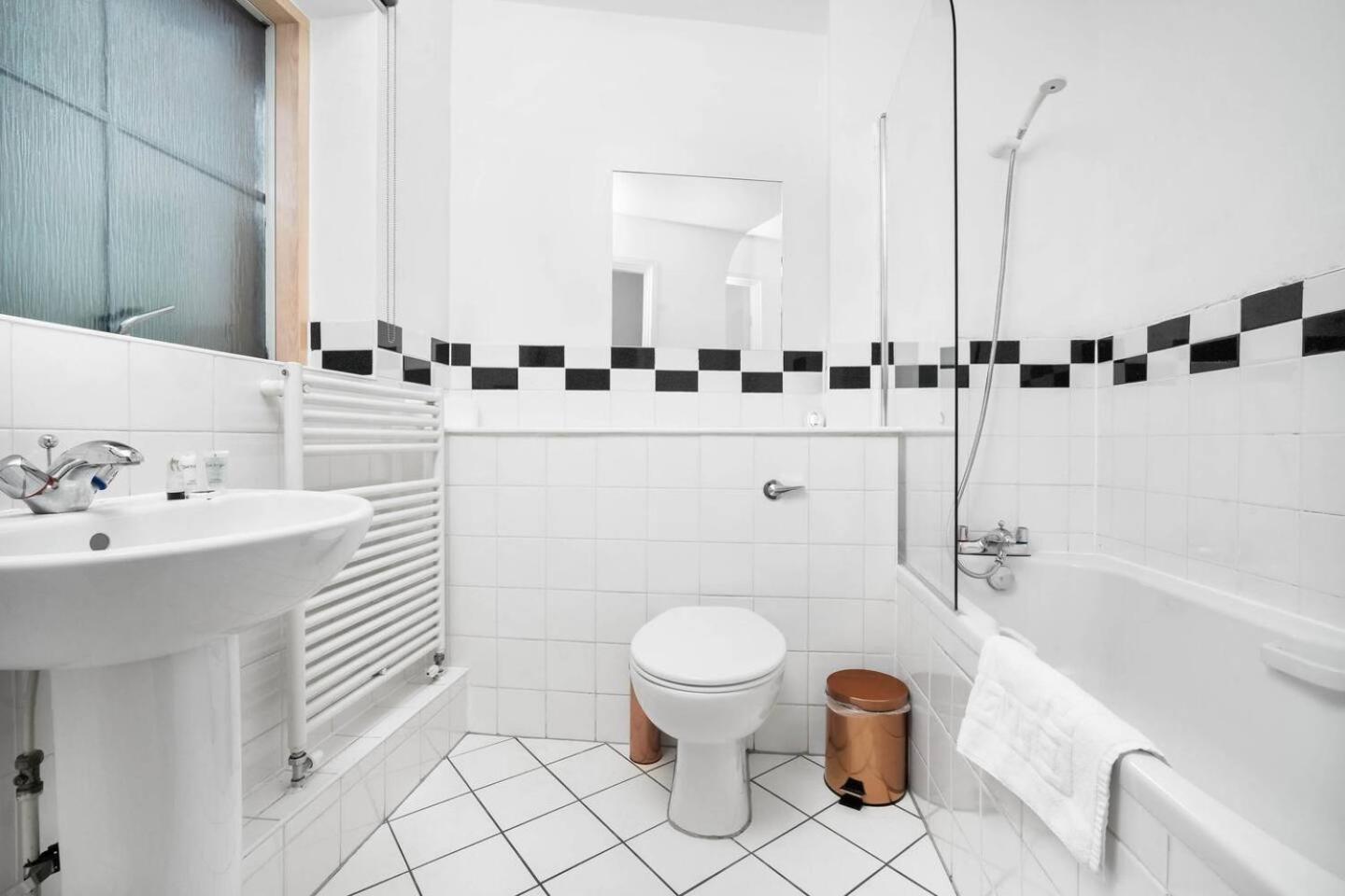 City Centre - Two Bedroom Apartment - Juliet Balcony - Secure Parking - Wifi - Smart Tv - Top Rated -33S Birmingham Luaran gambar