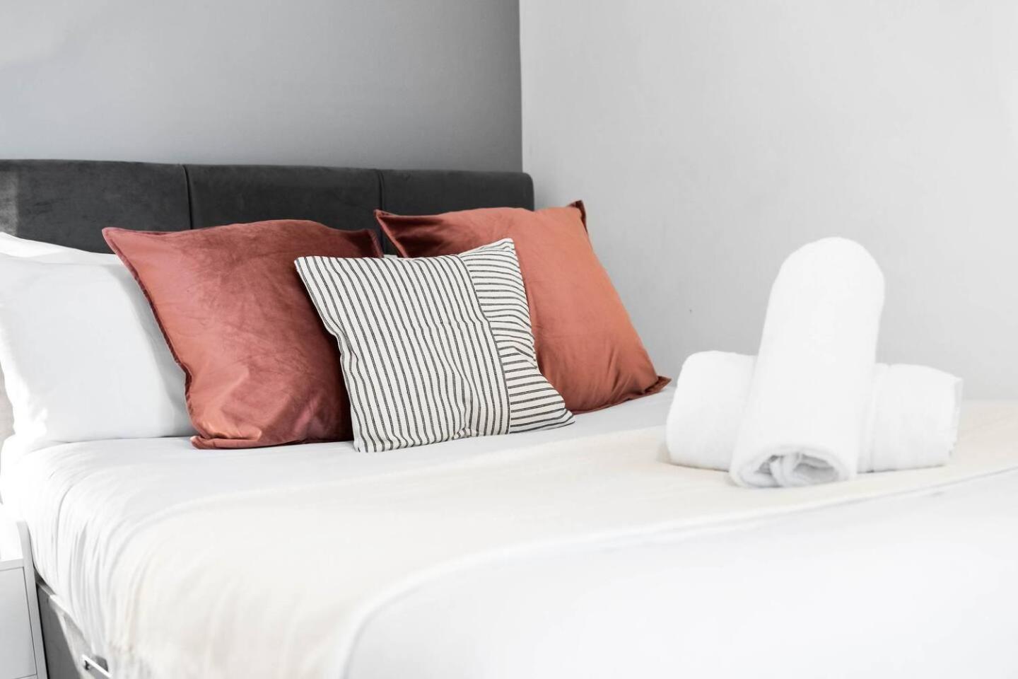 City Centre - Two Bedroom Apartment - Juliet Balcony - Secure Parking - Wifi - Smart Tv - Top Rated -33S Birmingham Luaran gambar