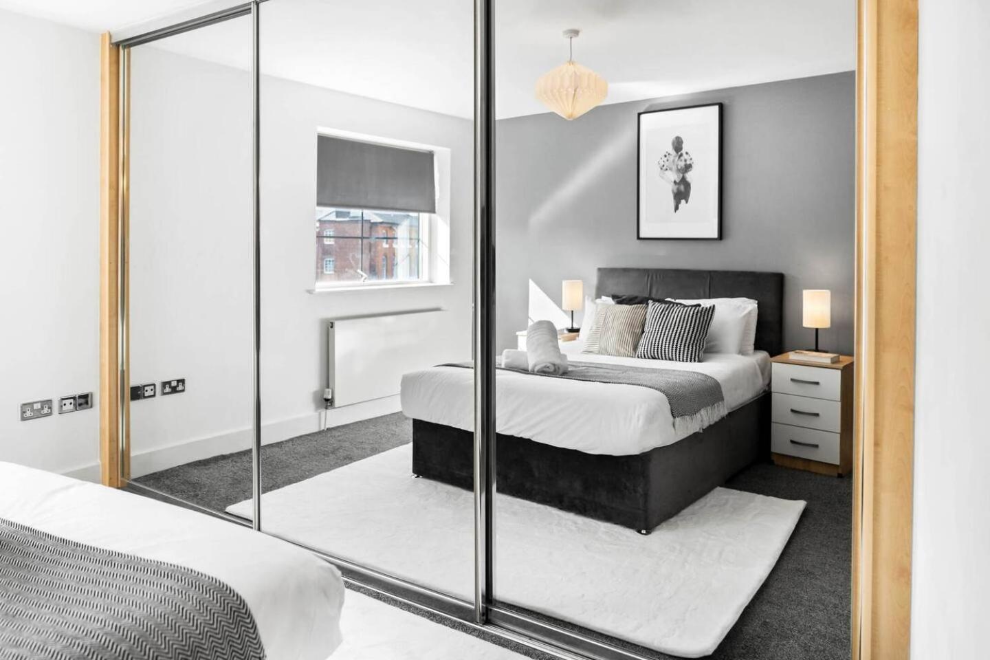 City Centre - Two Bedroom Apartment - Juliet Balcony - Secure Parking - Wifi - Smart Tv - Top Rated -33S Birmingham Luaran gambar